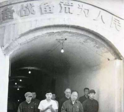 他20多岁还是翻砂工,39岁成为副总理,1978年被免职重回工人